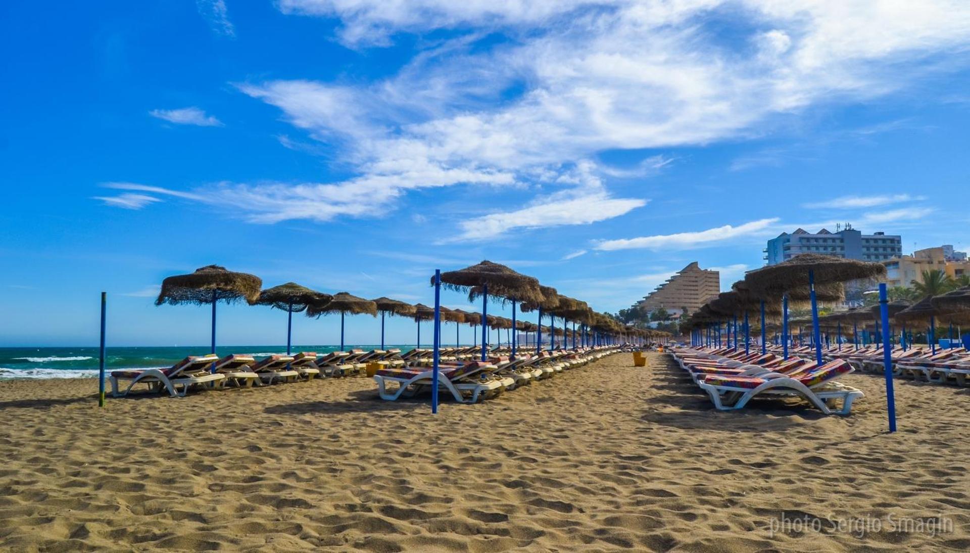 Apartamentos Los Cisnes - 2º Linea De Playa - Perfecta Ubicacion Бенальмадена Екстер'єр фото