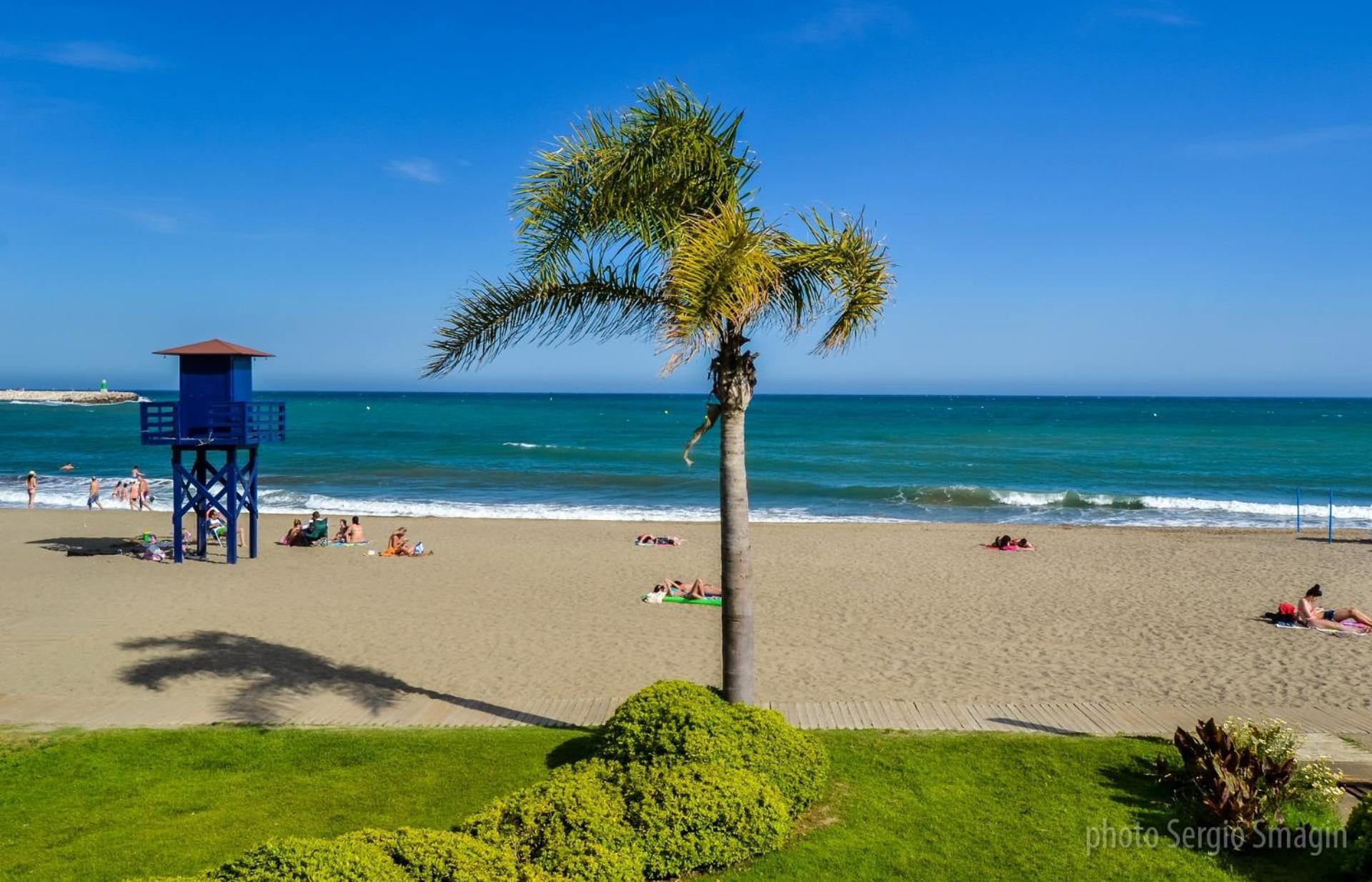 Apartamentos Los Cisnes - 2º Linea De Playa - Perfecta Ubicacion Бенальмадена Екстер'єр фото