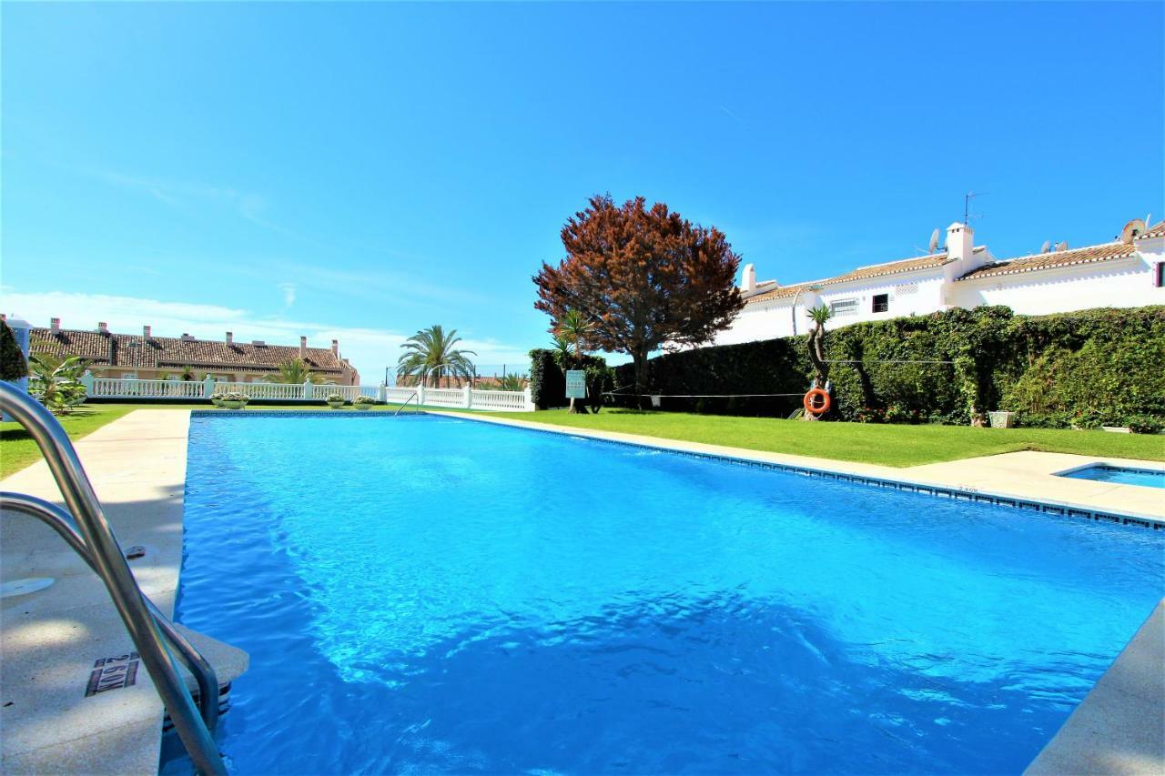 Apartamentos Los Cisnes - 2º Linea De Playa - Perfecta Ubicacion Бенальмадена Екстер'єр фото