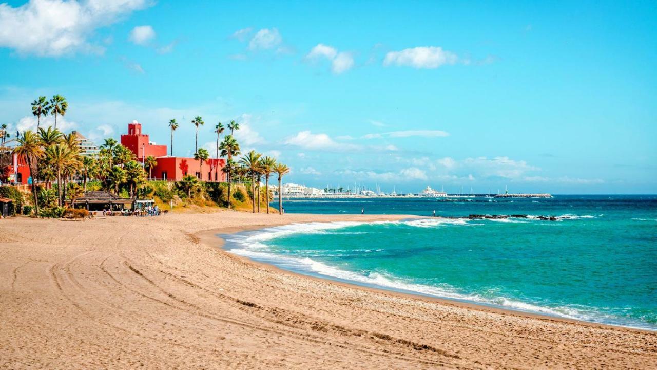 Apartamentos Los Cisnes - 2º Linea De Playa - Perfecta Ubicacion Бенальмадена Екстер'єр фото
