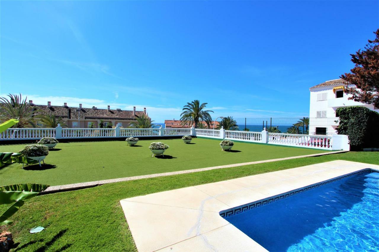 Apartamentos Los Cisnes - 2º Linea De Playa - Perfecta Ubicacion Бенальмадена Екстер'єр фото