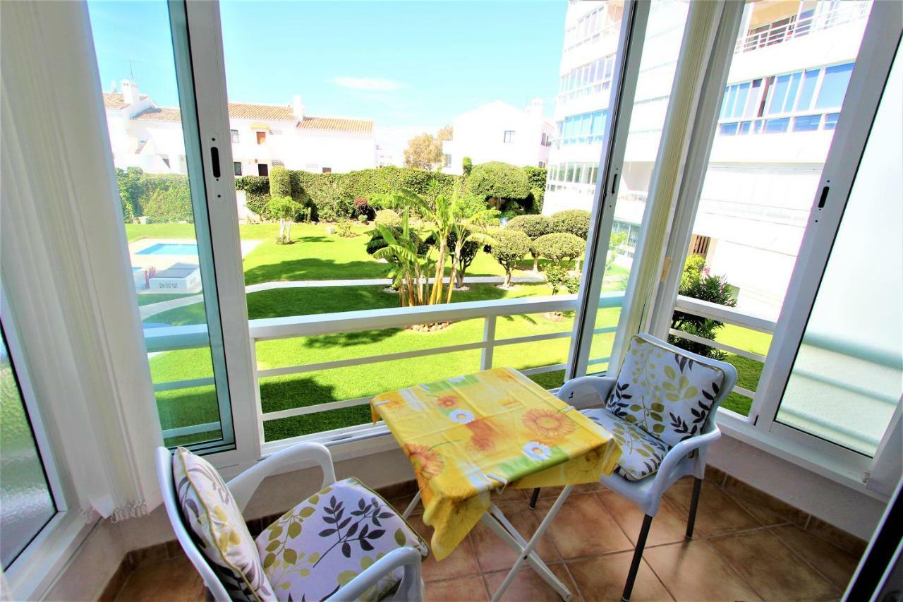 Apartamentos Los Cisnes - 2º Linea De Playa - Perfecta Ubicacion Бенальмадена Екстер'єр фото