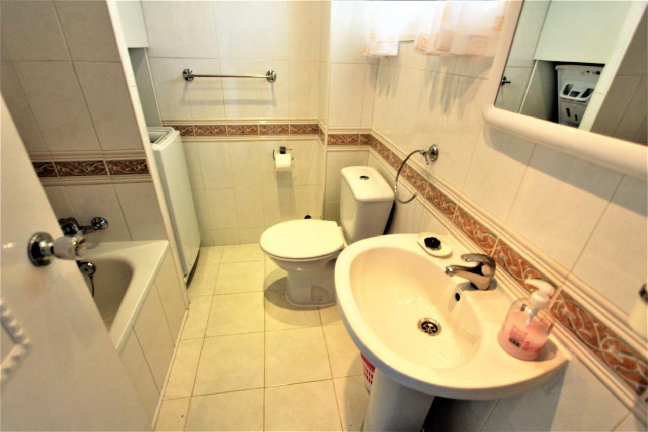 Apartamentos Los Cisnes - 2º Linea De Playa - Perfecta Ubicacion Бенальмадена Екстер'єр фото