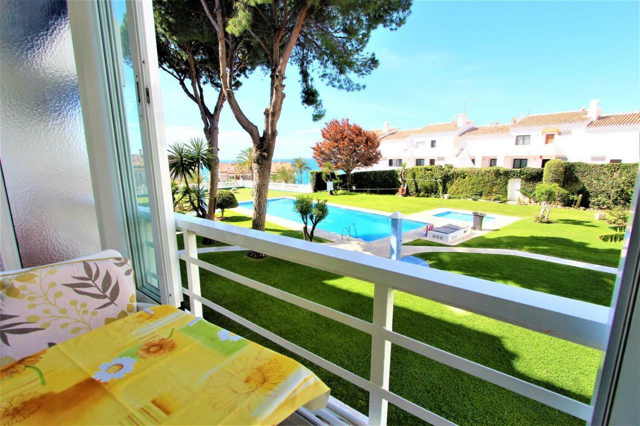 Apartamentos Los Cisnes - 2º Linea De Playa - Perfecta Ubicacion Бенальмадена Екстер'єр фото